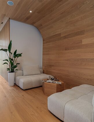 Detail interiéru showroomu Oakcent ve Vratislavi