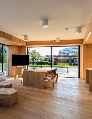 Detail interiéru showroomu Oakcent ve Varšavě