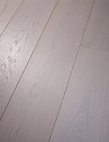 Detail bílé dřevěné podlahy z kolekce Ivory