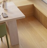 Vizualizace detailu interiéru s dřevěnou podlahou Honey