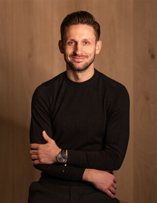 Portrét Marka Heči sales managera značky Oakcent